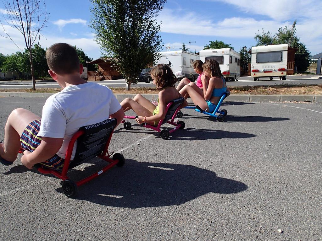 Camping La Sierrecilla Humilladero Екстер'єр фото
